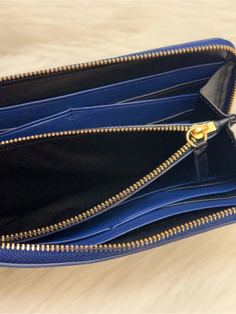 DIANE VON FURSTENBERG - BLACK BLUE SOFT ALL LEATHER ZIP AROUND LONG WALLET